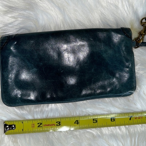 π₯π₯π₯RARE C O A C H wristlet- Blue Leather-white hair - Great Condition!!π₯π₯π₯ - Picture 9 of 12